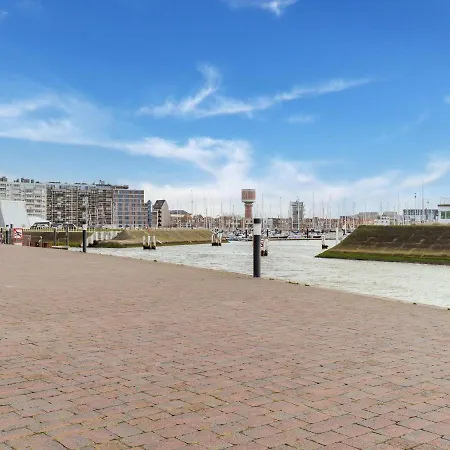 Pleasant Near The Seafront 布兰肯贝赫